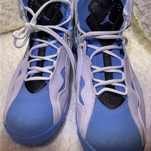 Air Jordan True Flight “UNC” – White/University Blue – Men’s US 10 (Like New)